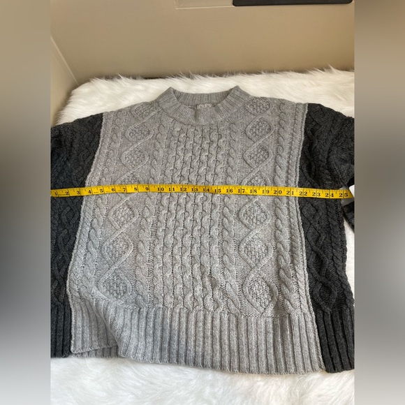 J crew oversized cable knit crewneck color block Gray Sweater - Picture 6 of 10